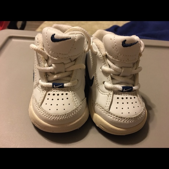 Baby Nike Play Time Size 2 Vintage 2007 shoes - Picture 2 of 3